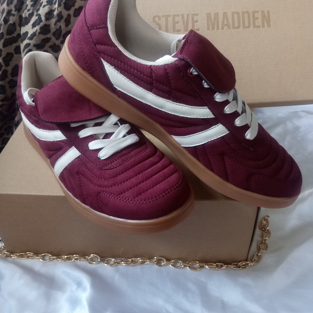 🆕 Steve Madden Burgundy Suede Sneakers with White Stripes - Picture 5 of 6